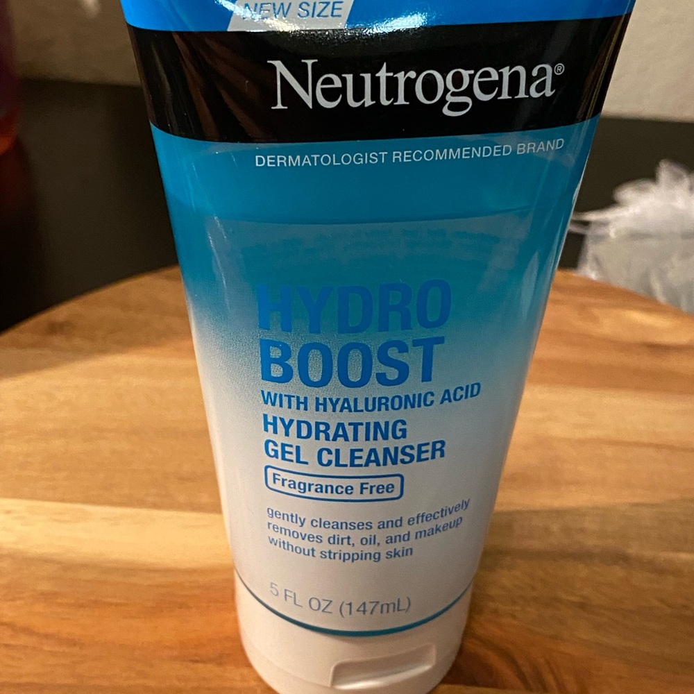 Neutrogena Hydro Boost Gentle Exfoliating Daily Facial Cleanser